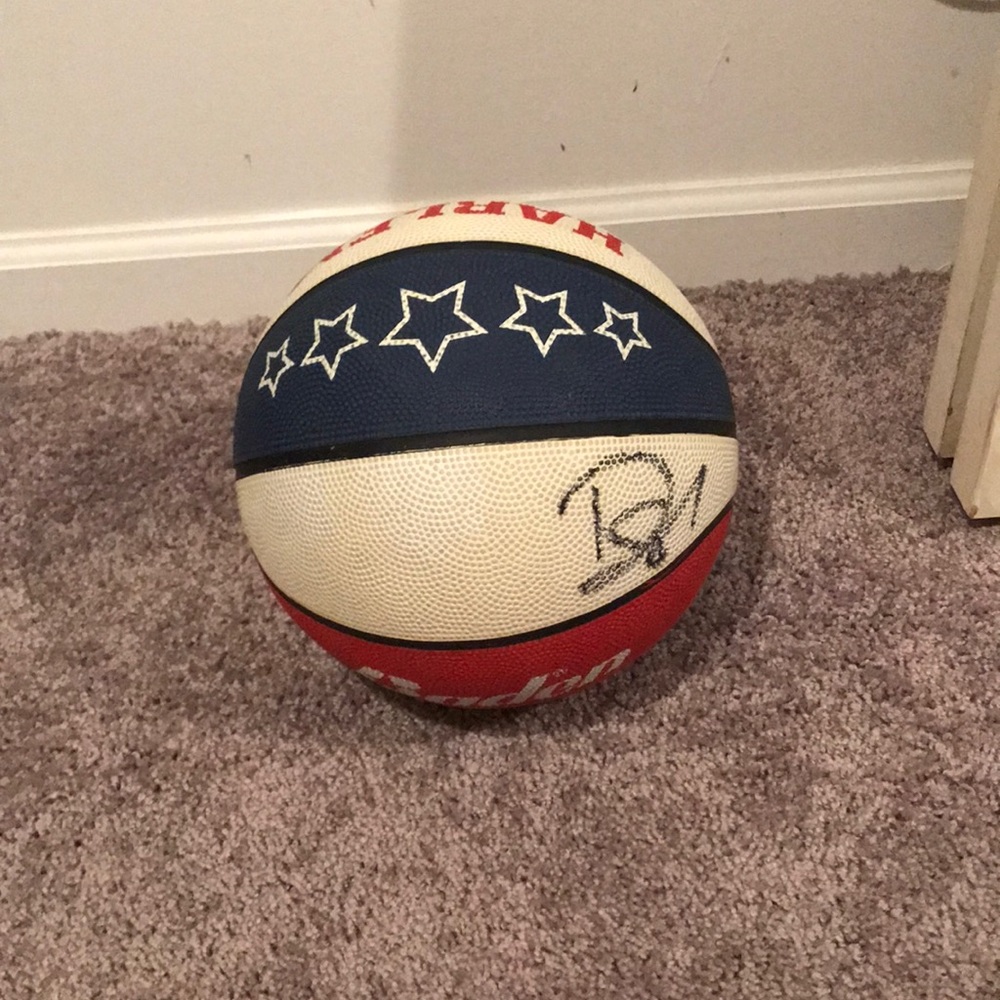 Signed Harlan Globetrotters baIl by dizzy